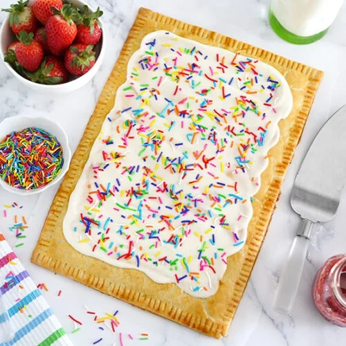 Pop-Tart Strawberry Crumble Cake